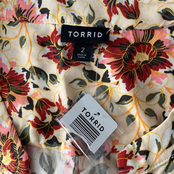 Torrid Cream and Red Blouse with Mandarin Collar and Buttoned Style - Picture 8 of 9